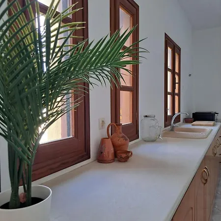 Mary Stella Platanos, Leros