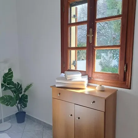 Mary Stella Platanos, Leros Apartment