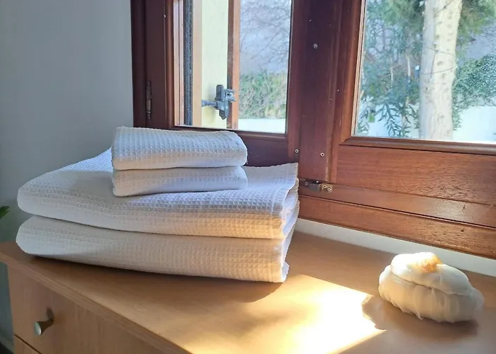 Mary Stella Platanos, Leros