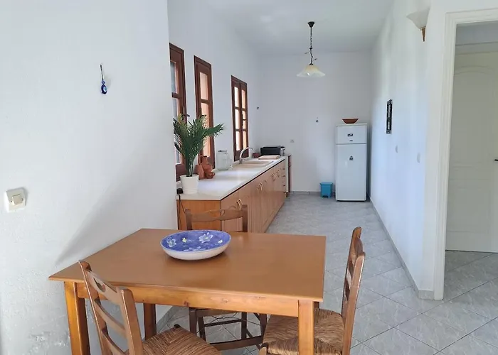 Mary Stella Platanos, Leros