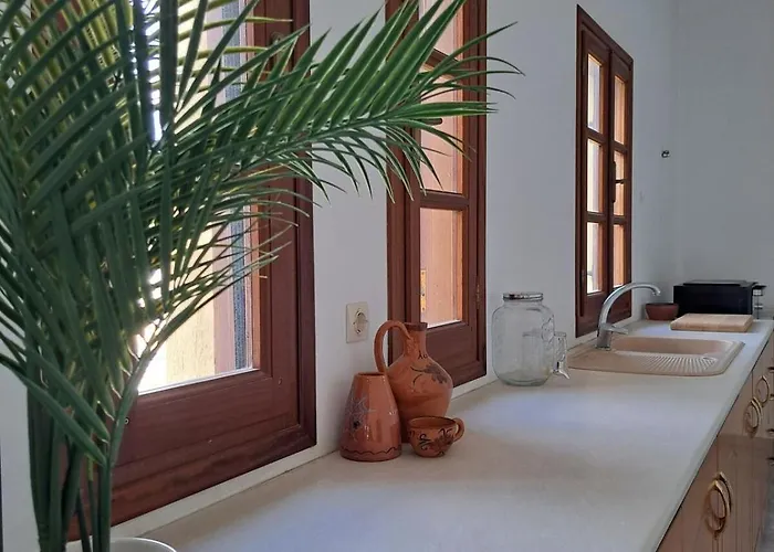 Mary Stella Platanos, Leros